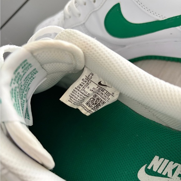 Nike Air White and Green Shoes - Picture 4 of 10